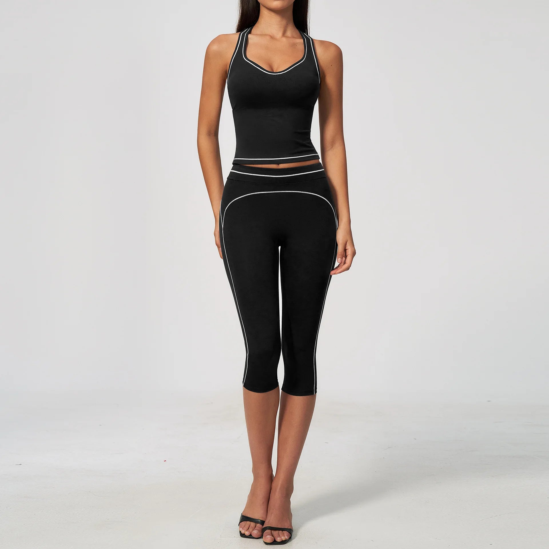 2-Piece Yoga Set Racerback – Contrast Stitching & Capri