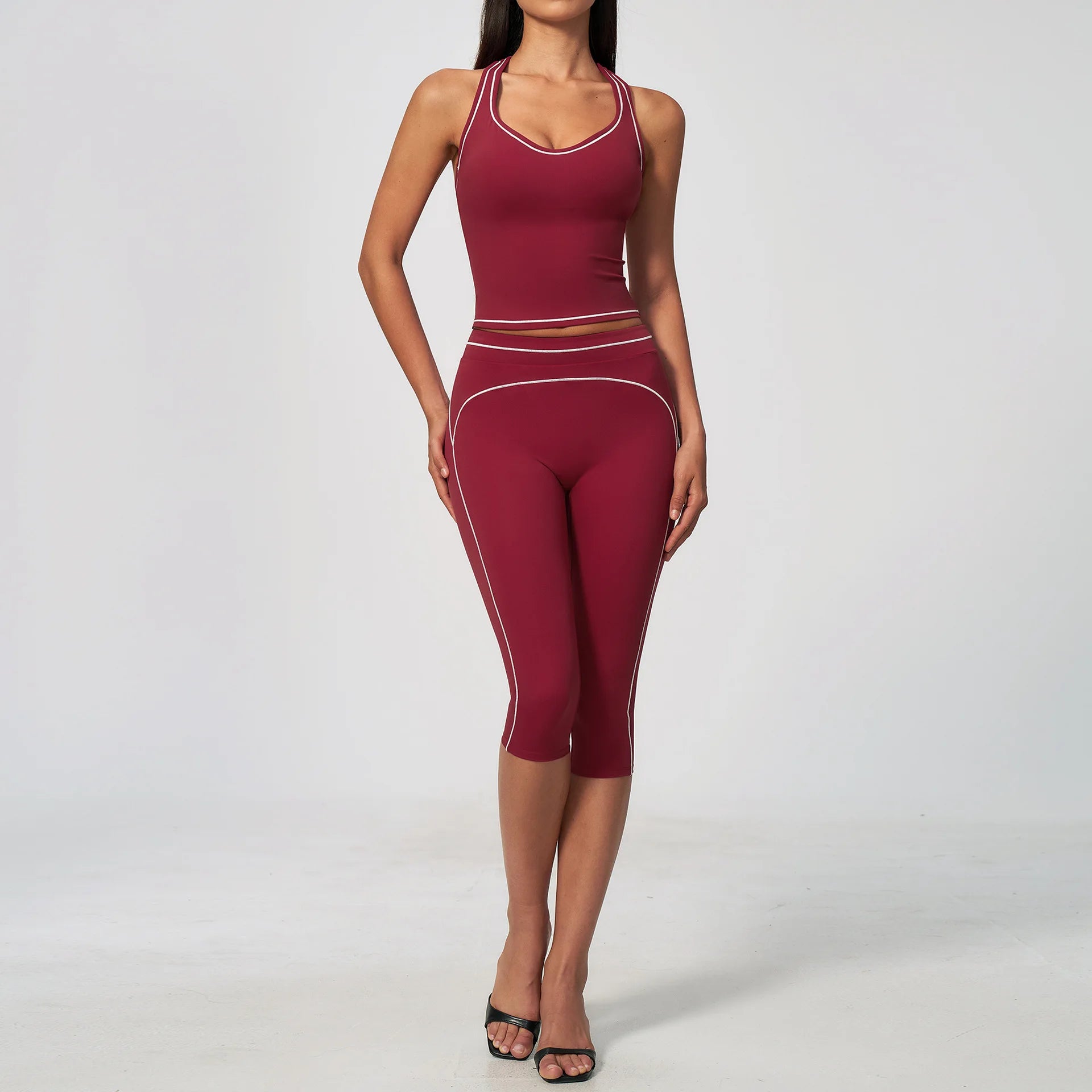 2-Piece Yoga Set Racerback – Contrast Stitching & Capri
